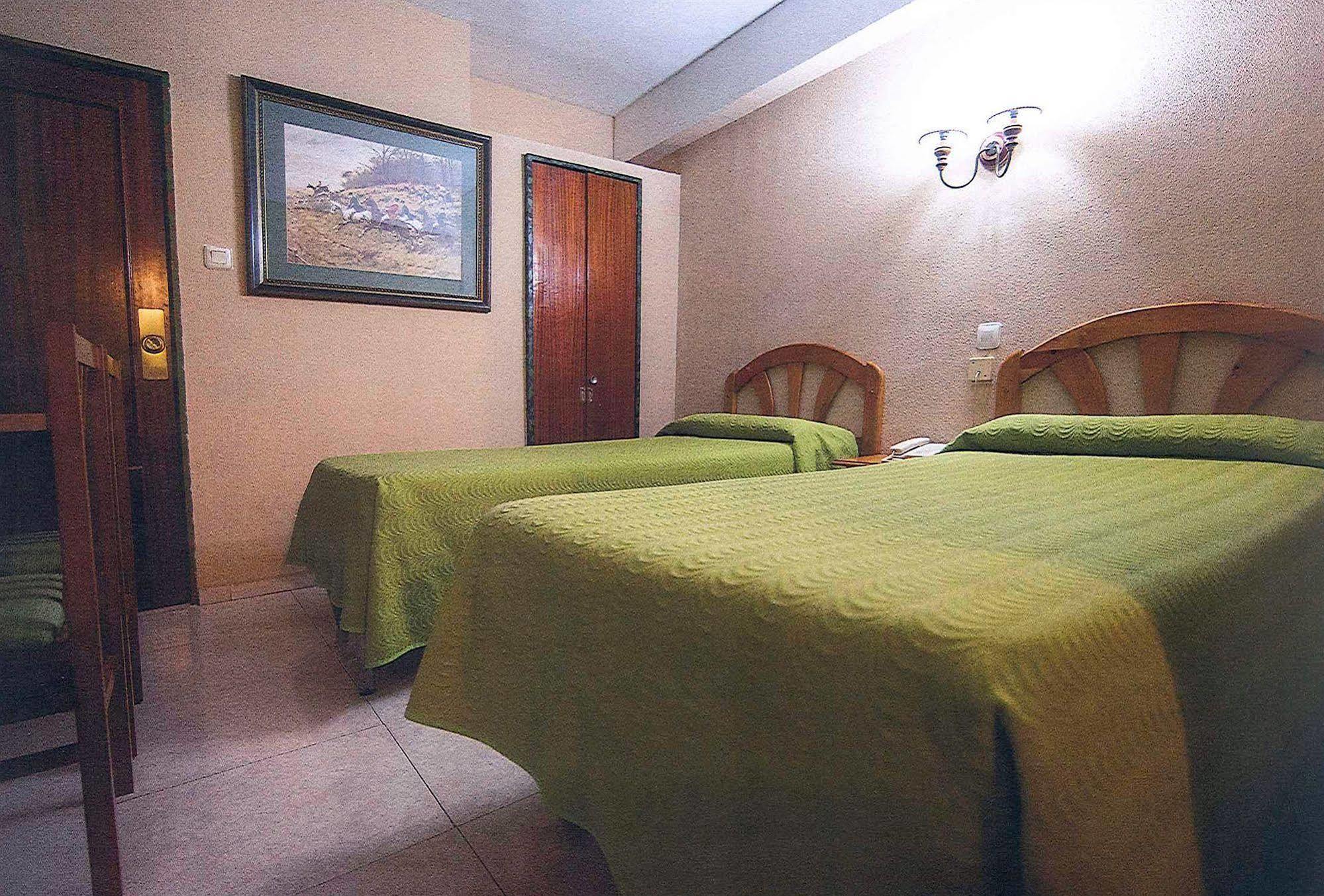 Hostal La Rosa Cáceres Exterior foto