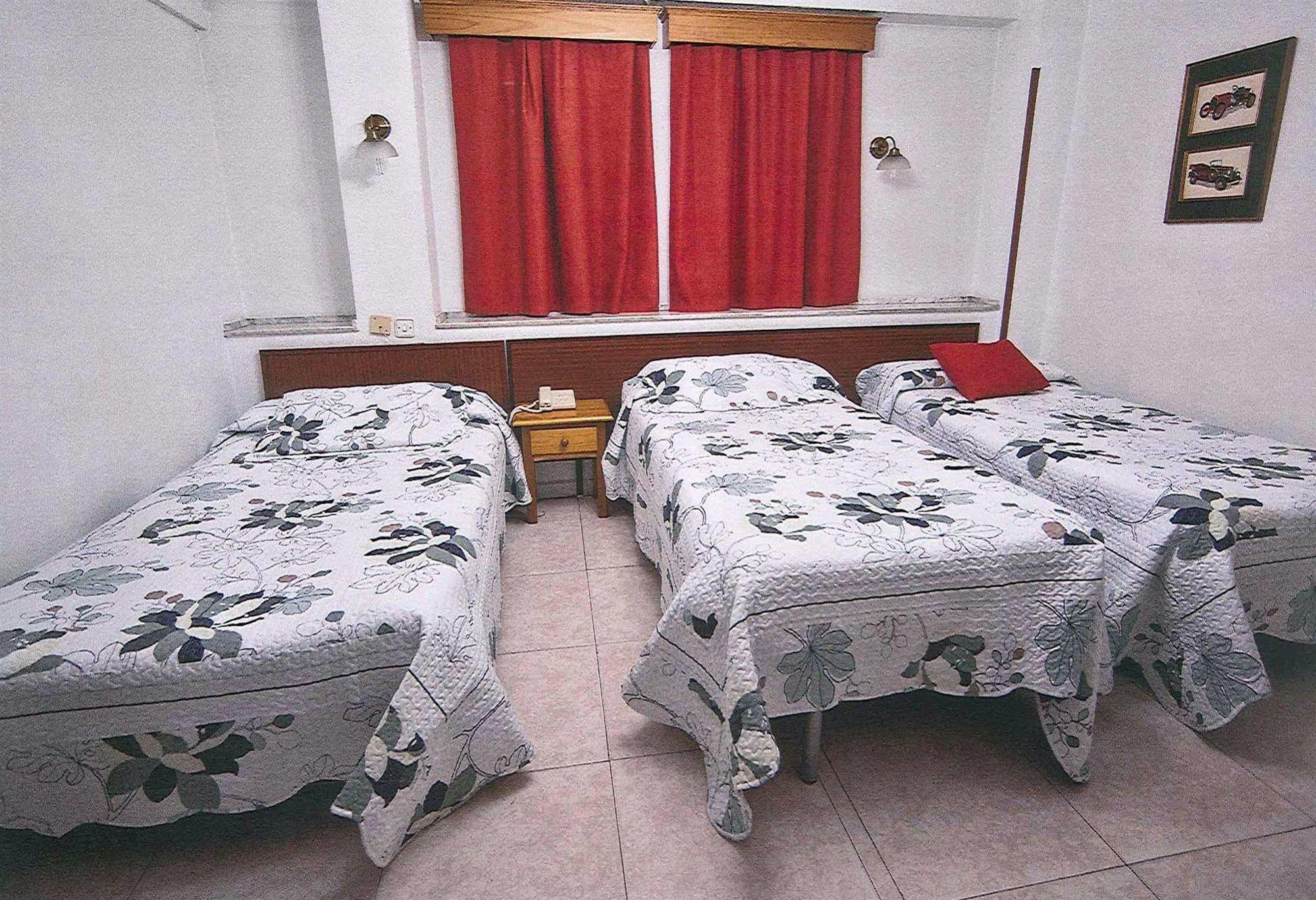 Hostal La Rosa Cáceres Exterior foto