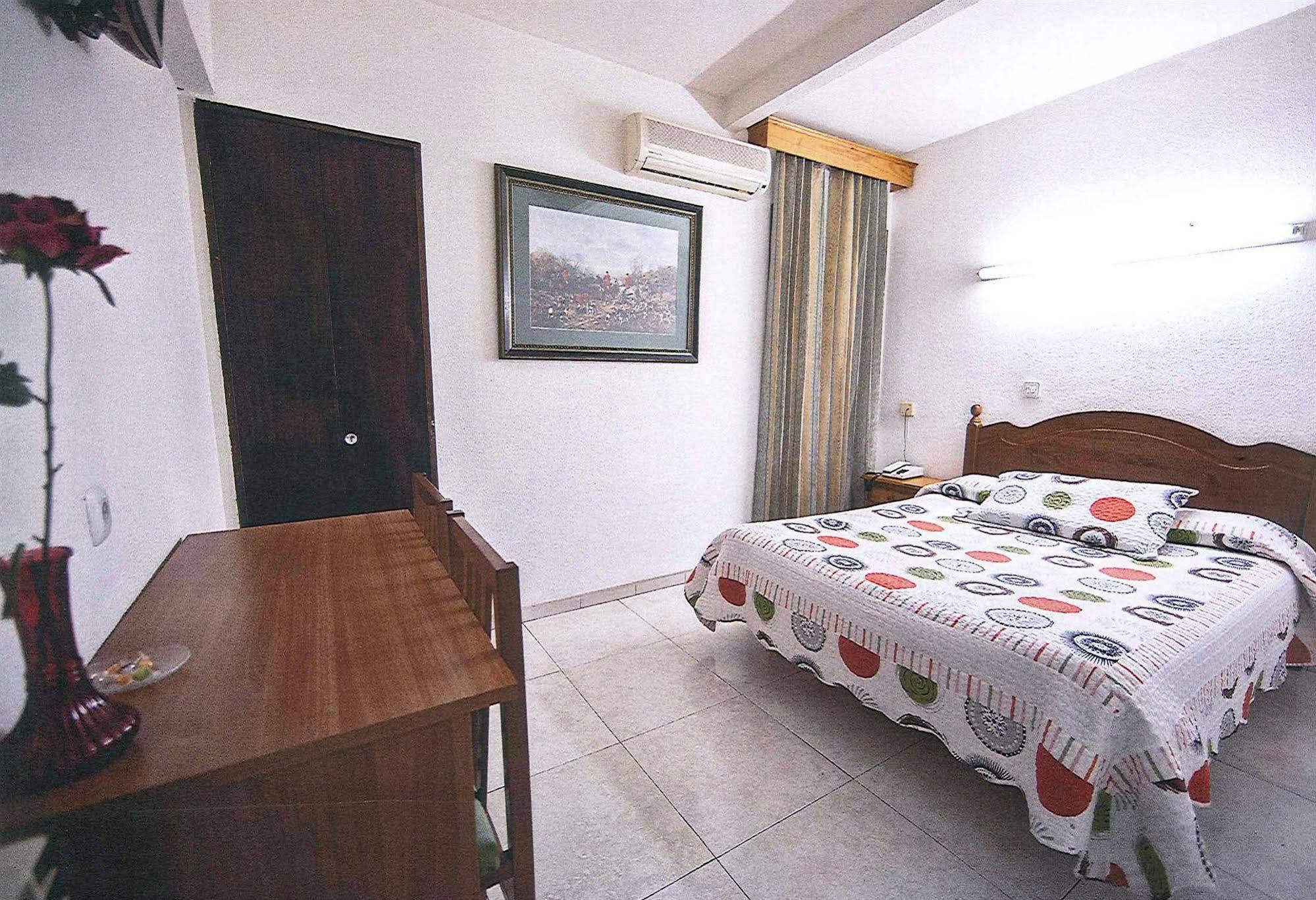Hostal La Rosa Cáceres Exterior foto